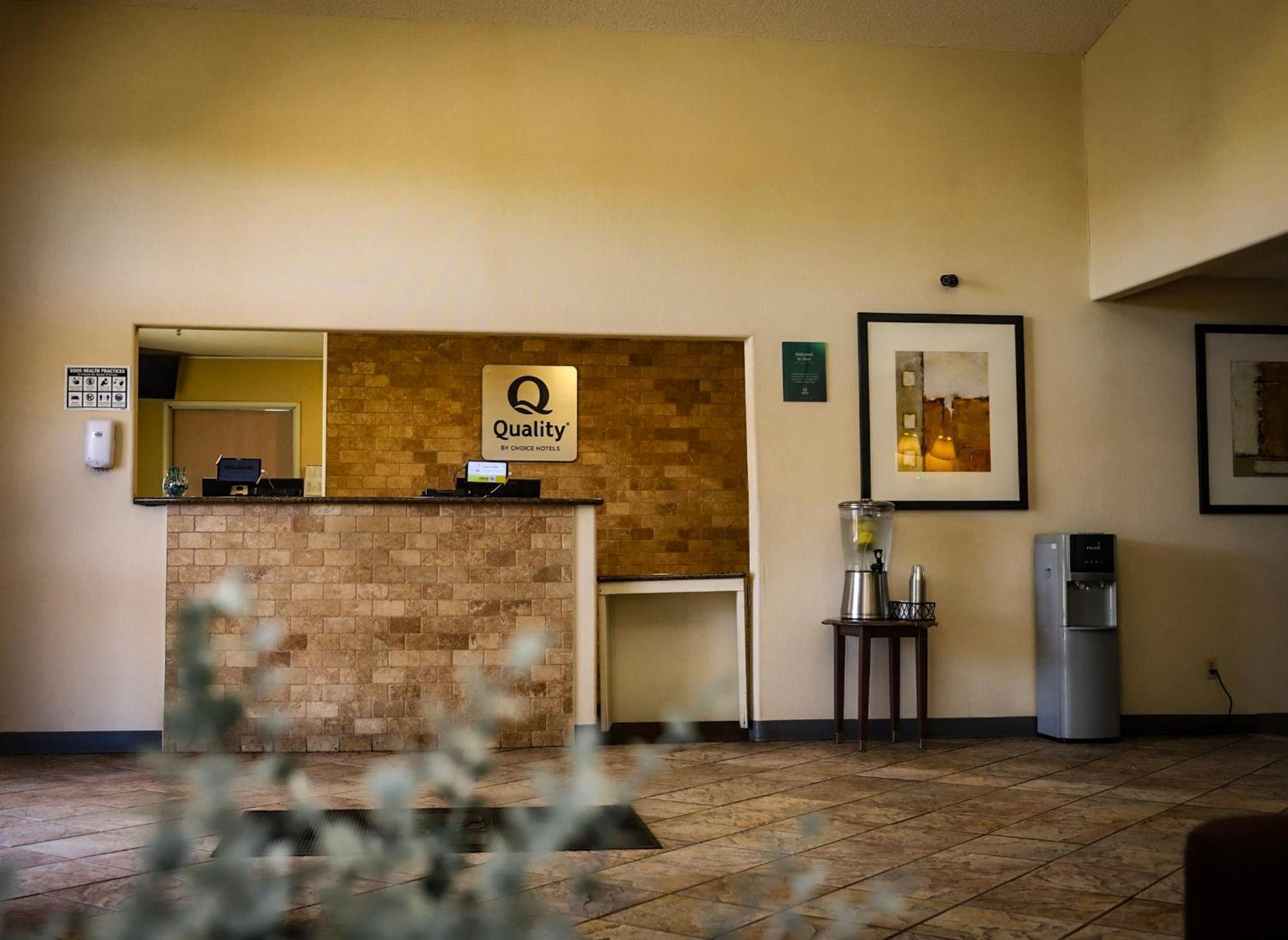 Quality Inn Airport Colorado Springs Exterior foto