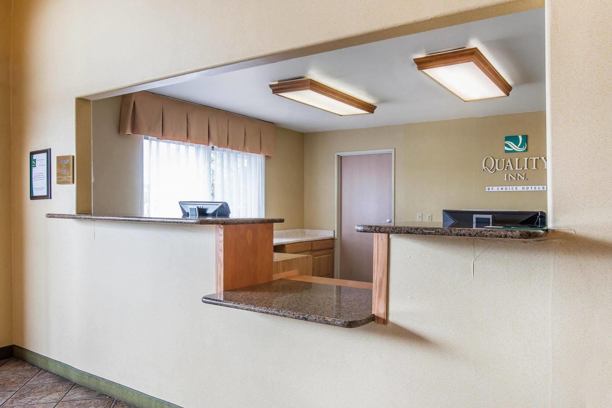 Quality Inn Airport Colorado Springs Exterior foto